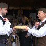 Lomljenje pogaće